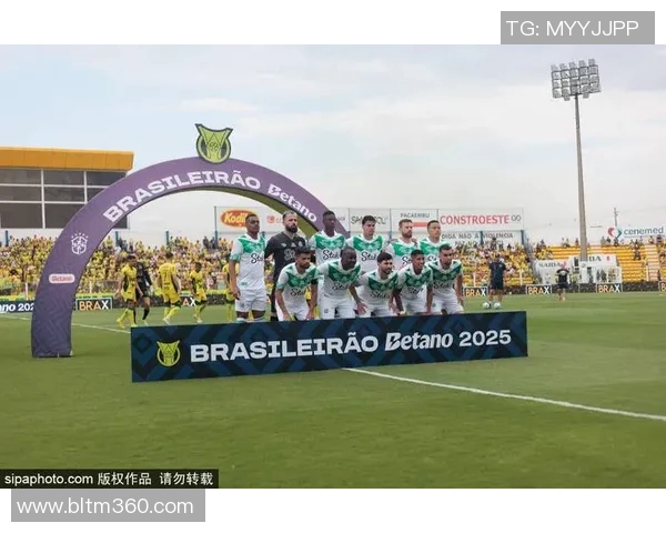 VAR判罚再度引发巨大争议裁判决定惹怒教练引爆赛场焦点