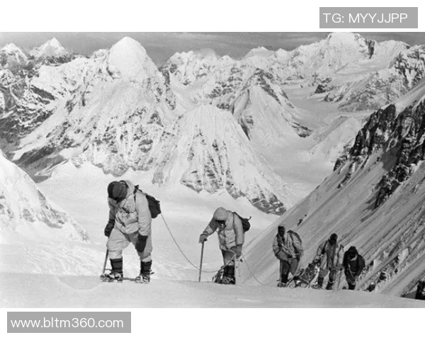 中国登山队勇攀喜马拉雅新线路全员成功登顶创造历史壮举